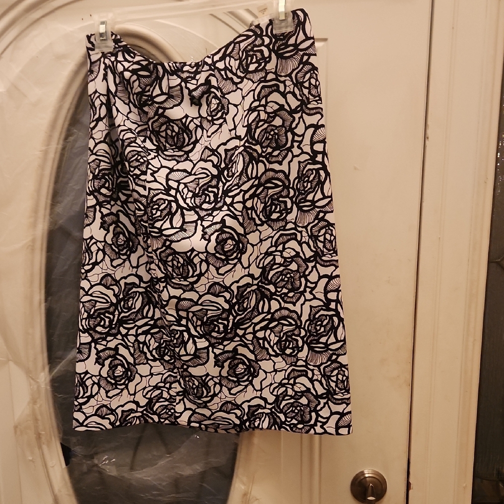 Jones Studio Black and White Floral Midi Skirt With Jacket